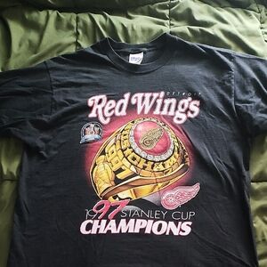 Detroit Red Wings Stanley Cup Champions T-Shirt